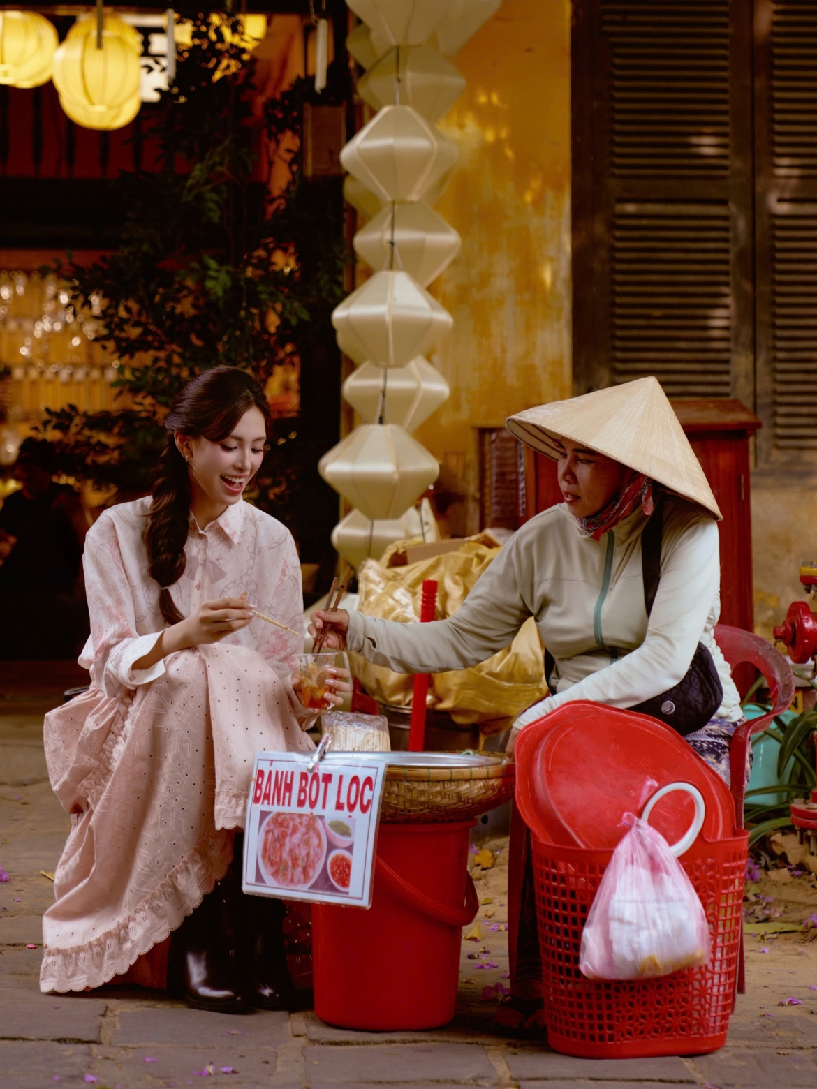 hoa hau tieu vy khoe nhan sac ruc ro trong bo anh chup tai que nha hoi an hinh anh 4
