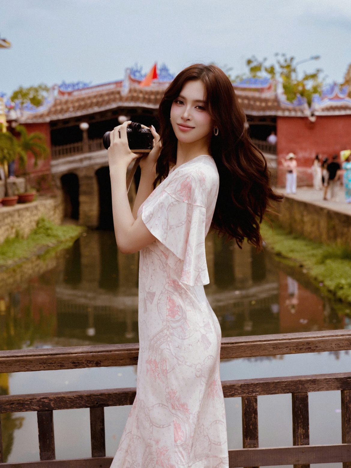 hoa hau tieu vy khoe nhan sac ruc ro trong bo anh chup tai que nha hoi an hinh anh 2