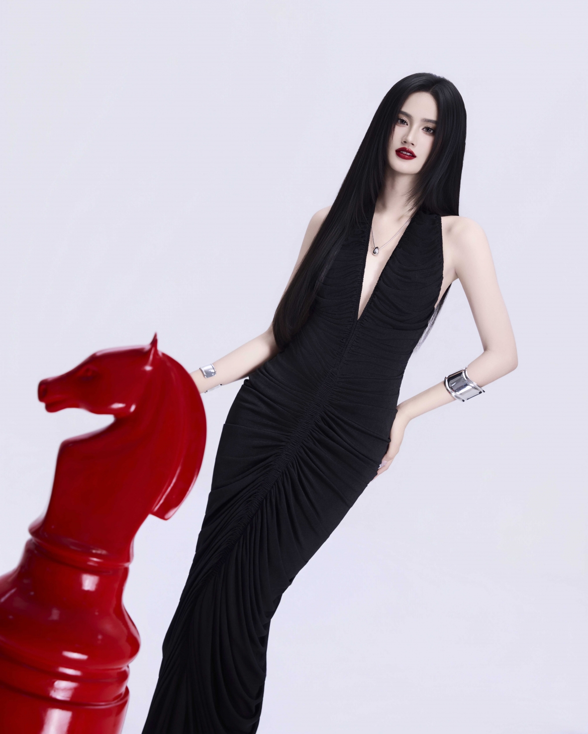 nhan sac hoa hau Y nhi sau 3 nam dang quang hinh anh 2