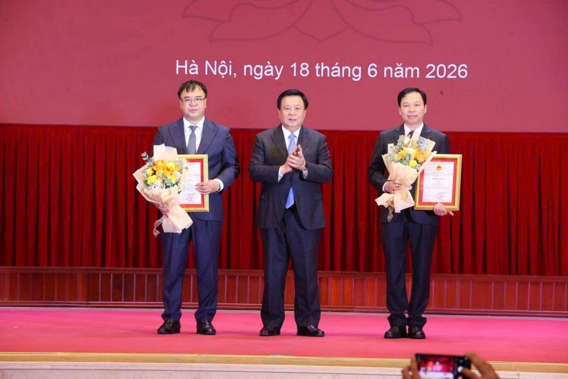 học viện chính trị quốc gia hcm trao giải thưởng báo chí lý luận và Đổi mới hình ảnh 1 hoc vien chinh tri quoc gia hcm trao giai thuong bao chi ly luan va Doi moi hinh anh 1