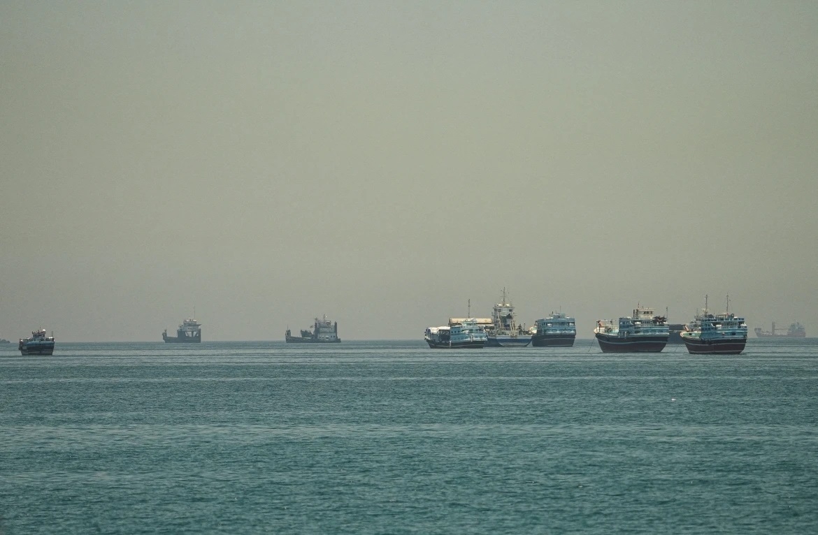 iran bac tin dat thoa thuan voi my, luu thong qua eo hormuz te liet hinh anh 1