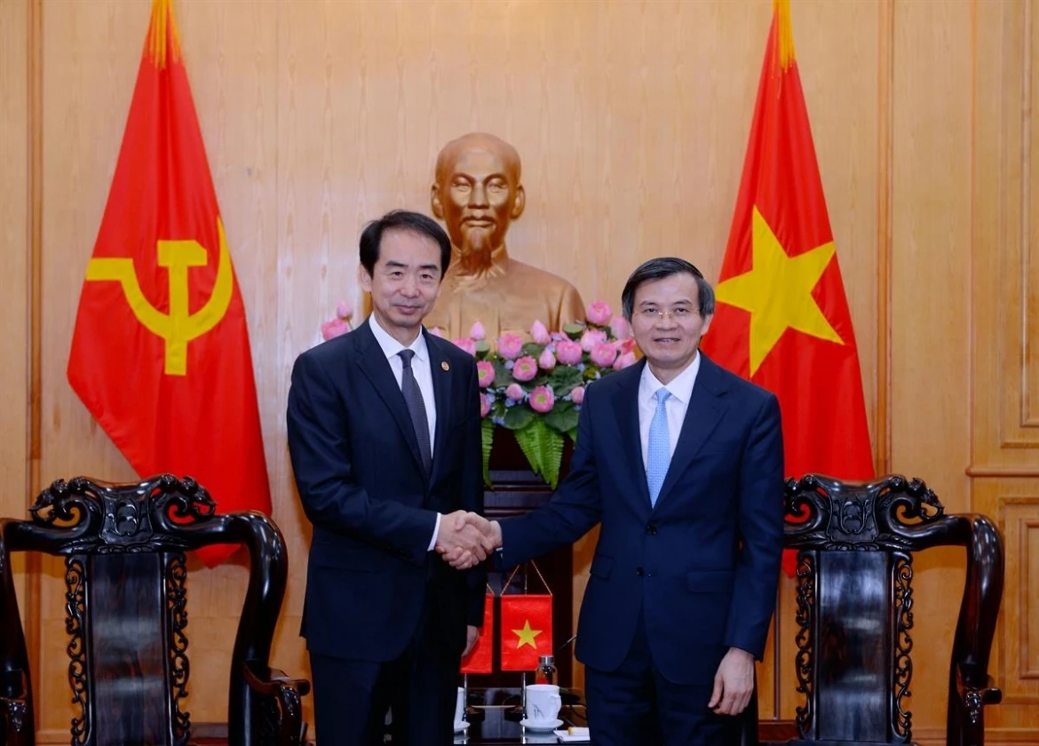 pgs.ts Doan minh huan tiep Dai su dac menh toan quyen chnd trung hoa tai viet nam hinh anh 1