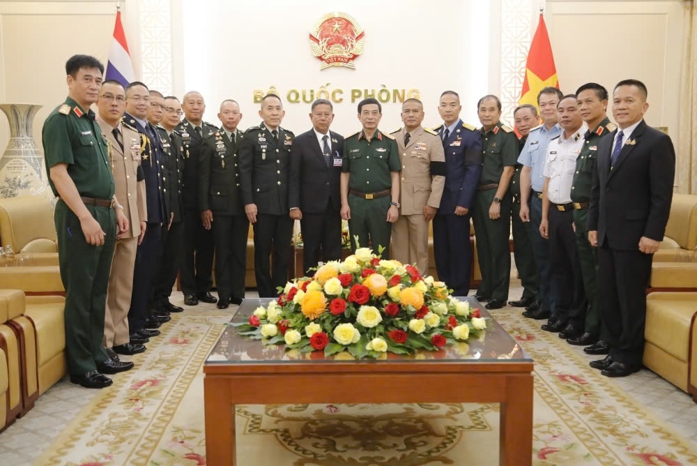 Dai tuong phan van giang hoi kien bo truong quoc phong thai lan hinh anh 4