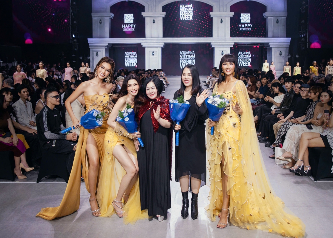 h hen nie toa sang nhu nu than trong man ket show cua ntk thao nguyen hinh anh 6