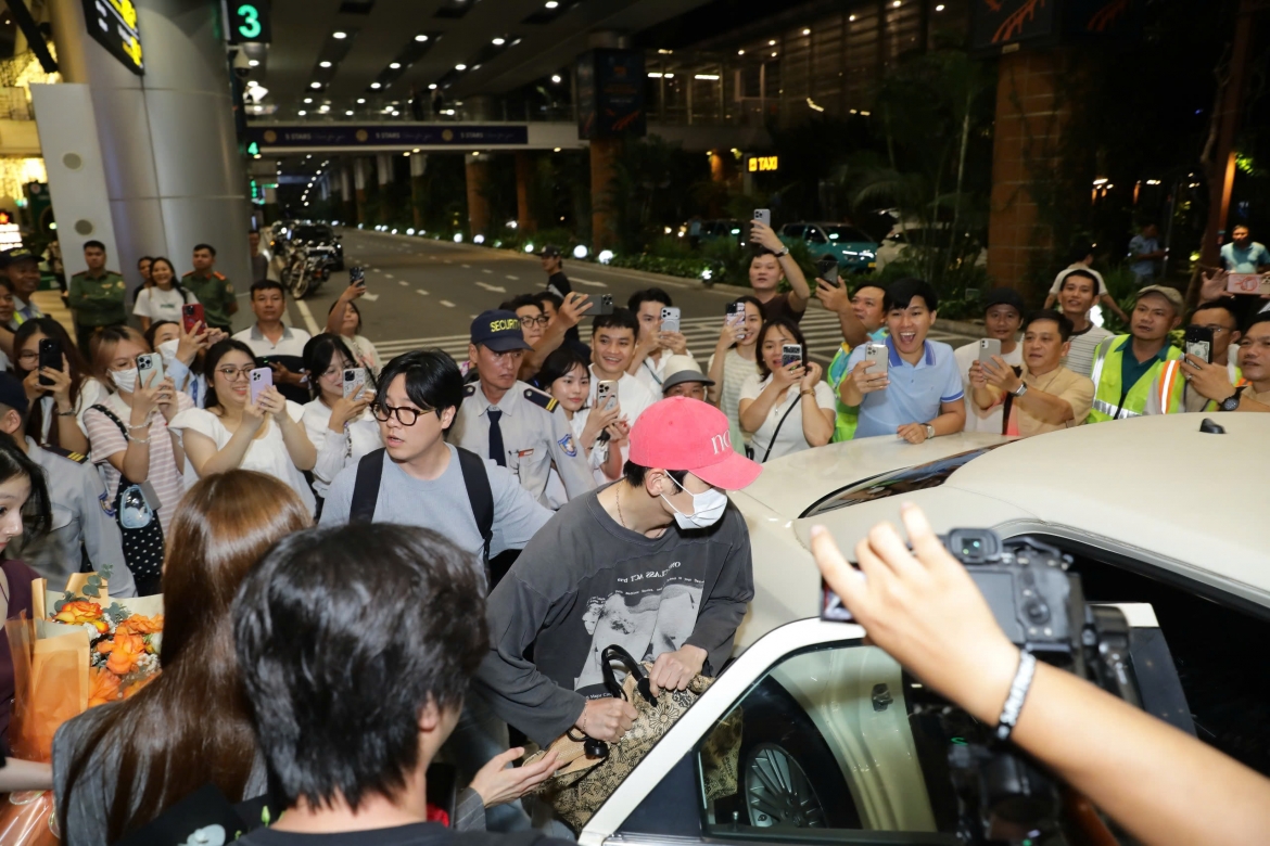 ji chang wook co mat tai Da nang, hang tram fan cho don o san bay hinh anh 4