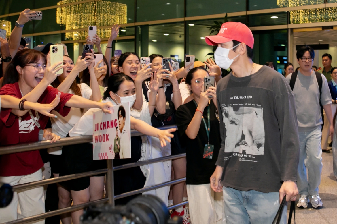 ji chang wook co mat tai Da nang, hang tram fan cho don o san bay hinh anh 3
