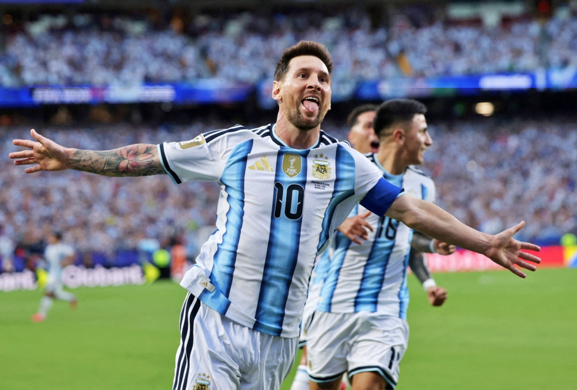 messi lap ky luc tai world cup, doi thu nga mu than phuc hinh anh 1