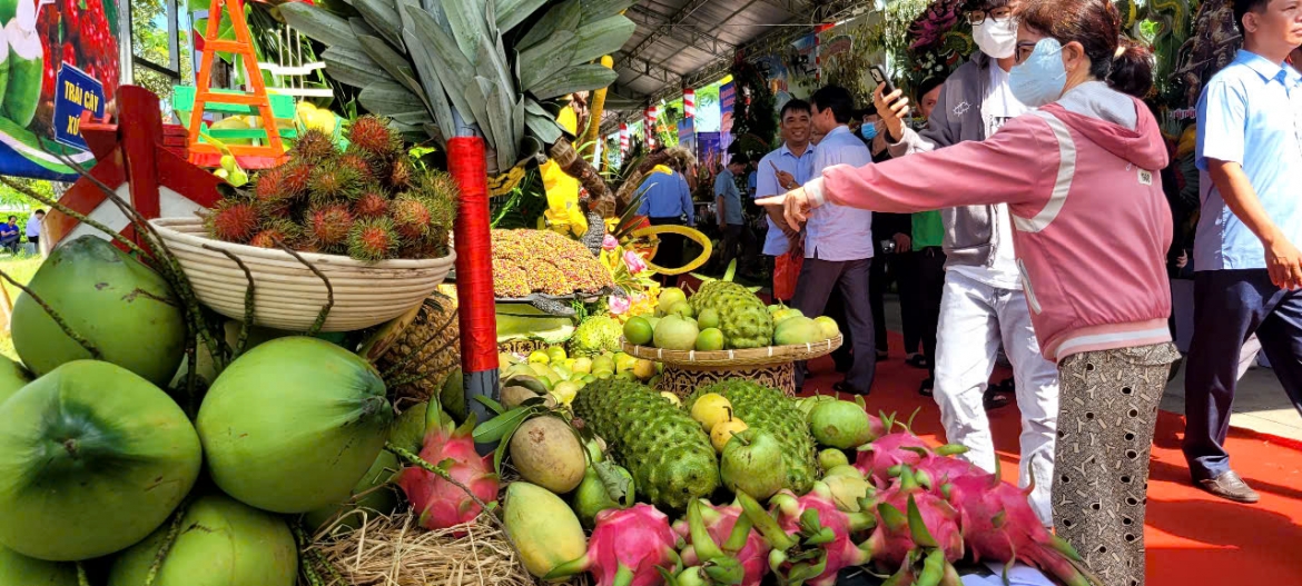 Dong thap hoi tu nhieu loai trai cay dac san tru danh cua vung dat phuong nam hinh anh 10