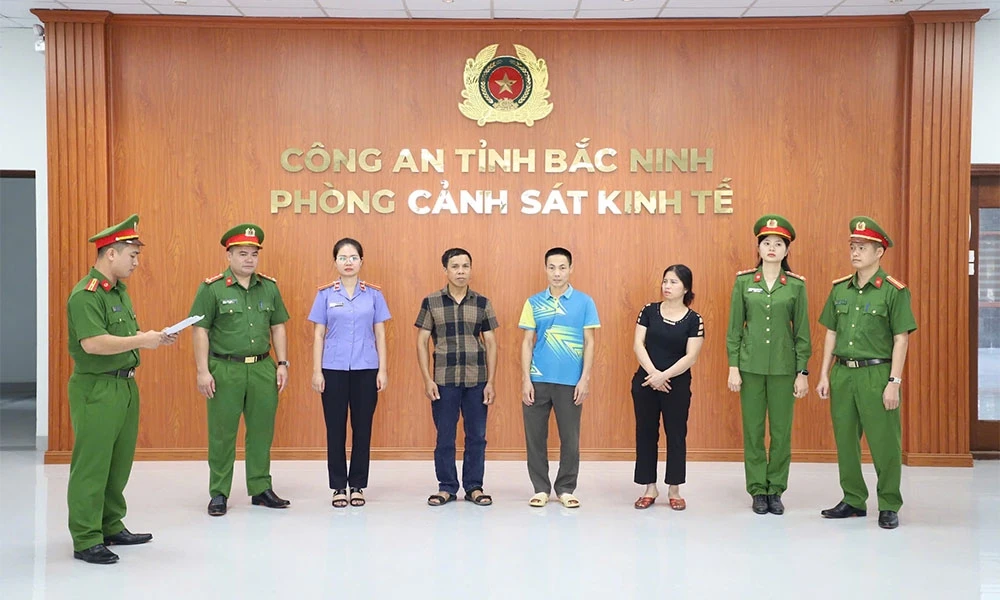 khoi to 3 chu co so dung nuoc keo doc hai de san xuat gia do hinh anh 1