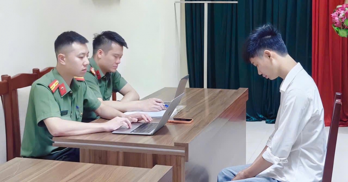 tiktoker khue Oi day Di bi phat vi dang video phan biet vung mien hinh anh 1