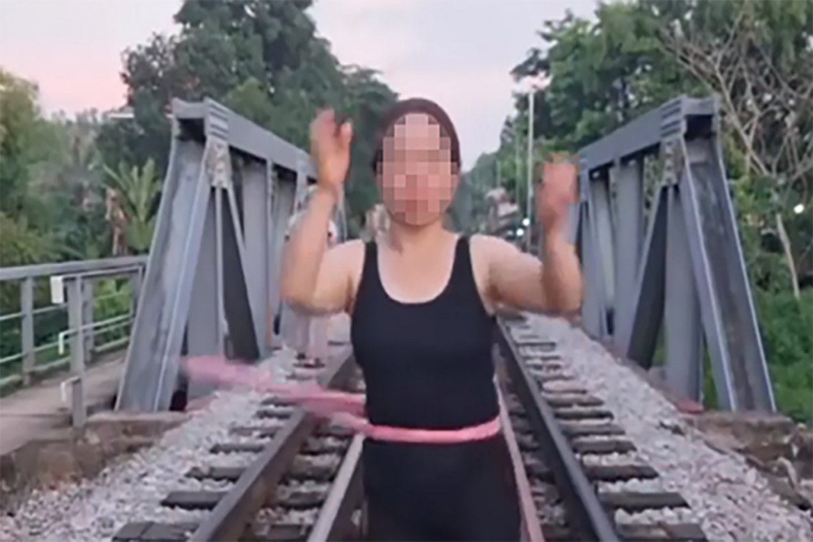 lac vong tren duong ray tau hoa, 1 phu nu o lang son bi xu phat hinh anh 1