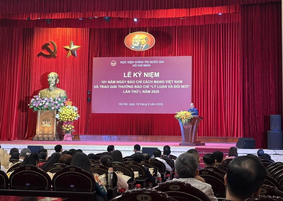 học viện chính trị quốc gia hcm trao giải thưởng báo chí lý luận và Đổi mới hình ảnh 2 hoc vien chinh tri quoc gia hcm trao giai thuong bao chi ly luan va Doi moi hinh anh 2