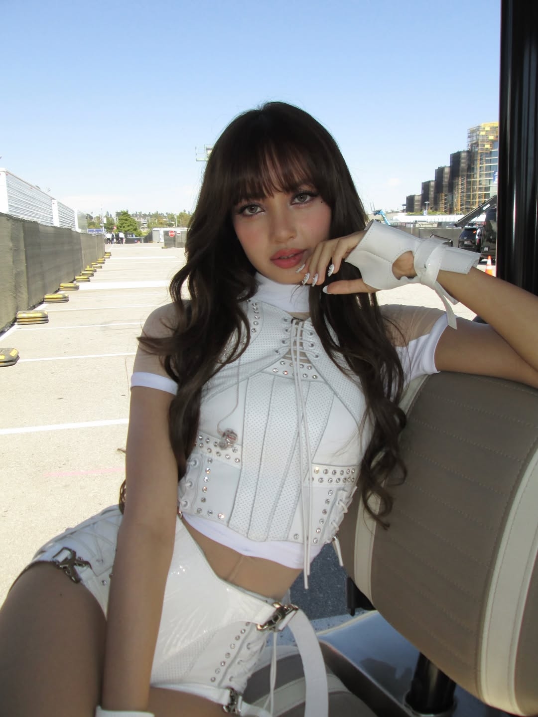 lisa xin loi sau su kien ky niem 10 nam blackpink gay tranh cai hinh anh 1