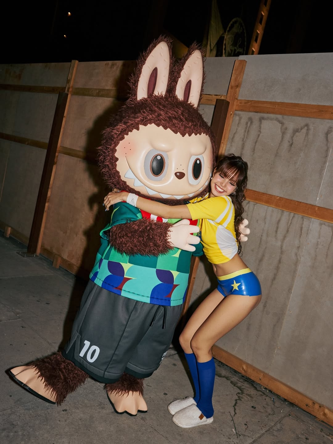 vi sao do hot cua lisa van chua co dau hieu ha nhiet hinh anh 3