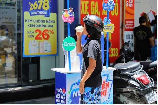 hon 1.000 diem giai nhiet, cham soc suc khoe mien phi tai long chau hinh anh 3