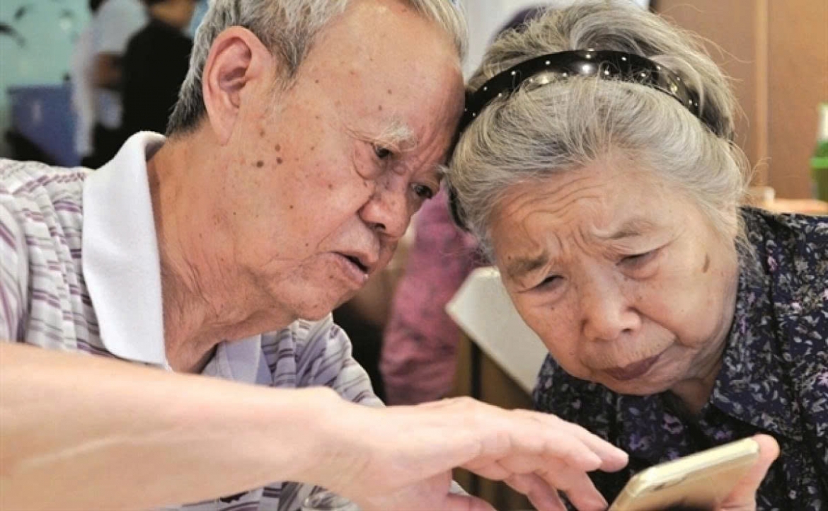 vi sao lua dao hop dong ky nghi lai nham vao nguoi cao tuoi hinh anh 1