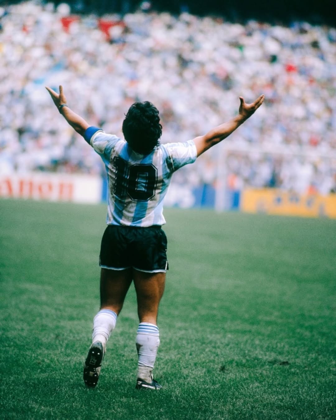 pele va maradona khi world cup tao ra nhung vi thanh cua van hoa dai chung hinh anh 6