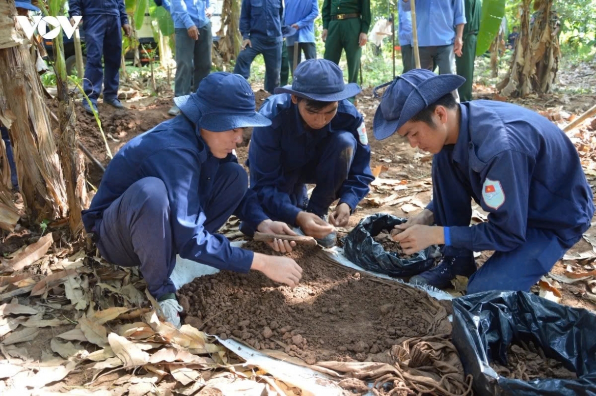 more vietnamese volunteer soldiers remains repatriated from cambodia picture 1