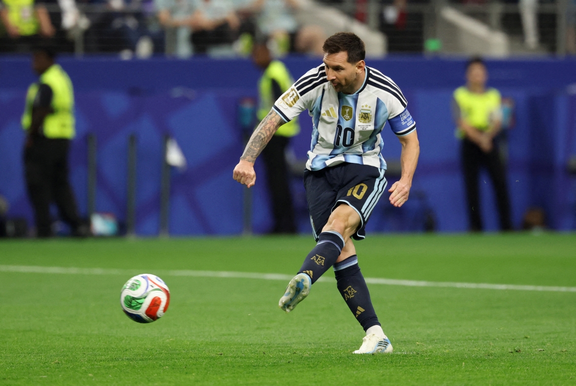 Messi lập kỷ lục đá hỏng penalty tại World Cup