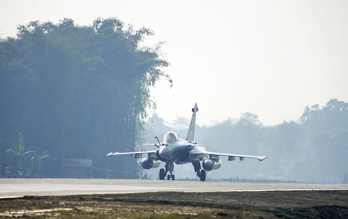 An Do huong toi thuong vu lich su mua 114 tiem kich rafale tu phap hinh anh 1