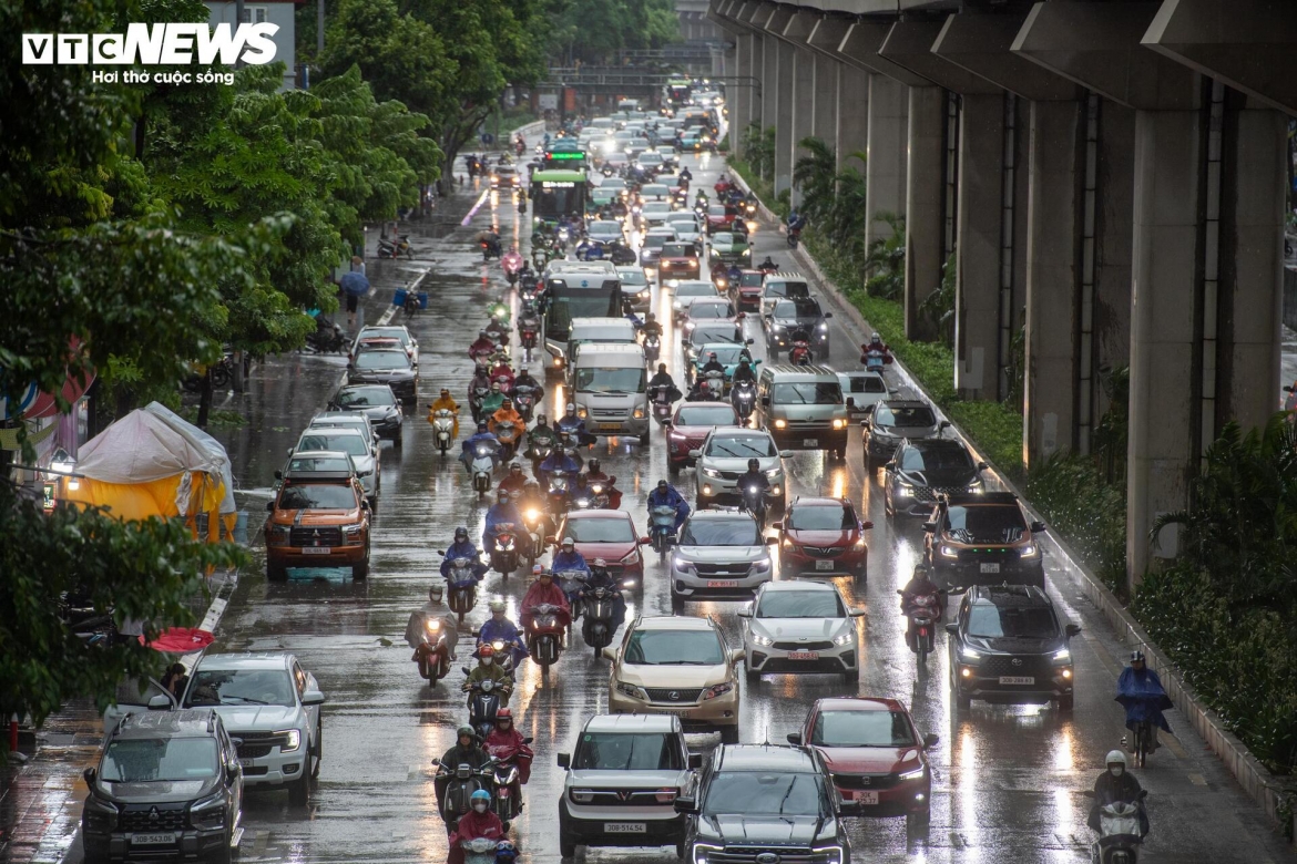 ha noi don mua vang dung gio cao diem, nhieu tuyen pho un tac hinh anh 10