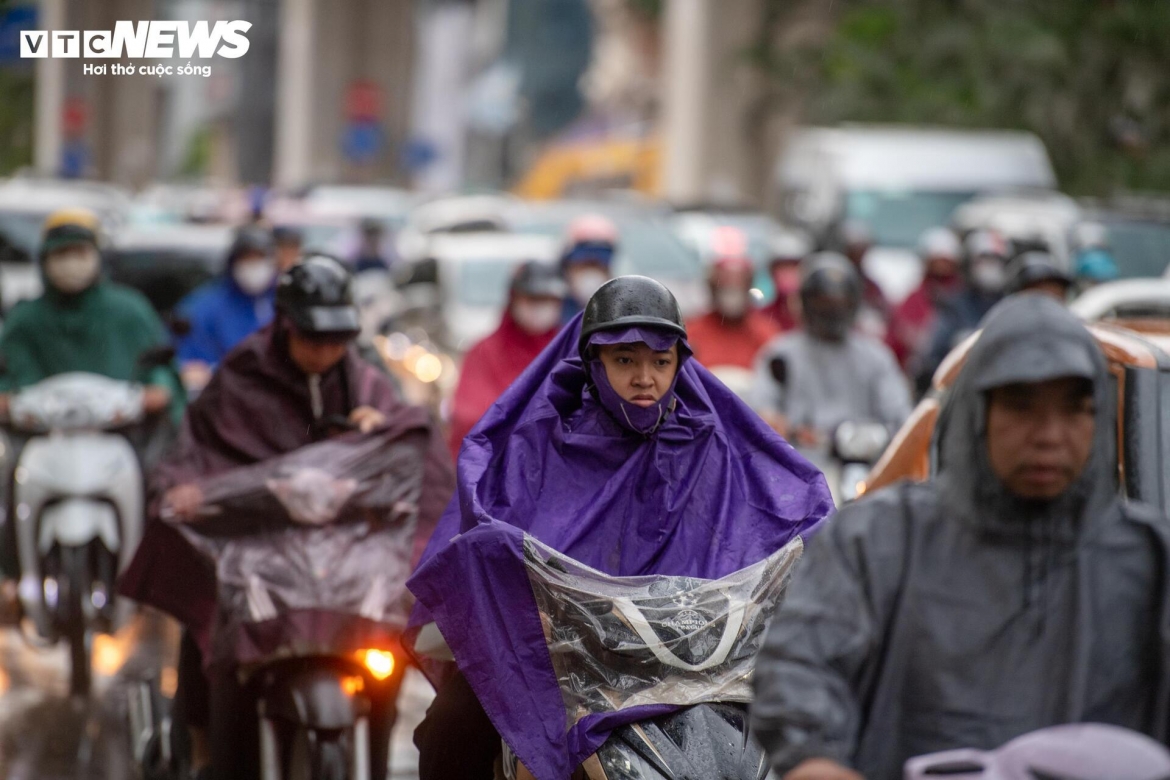ha noi don mua vang dung gio cao diem, nhieu tuyen pho un tac hinh anh 9