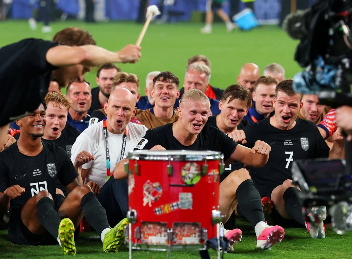 vuot qua vong bang world cup, haaland va dan sao na uy an mung dam chat viking hinh anh 3