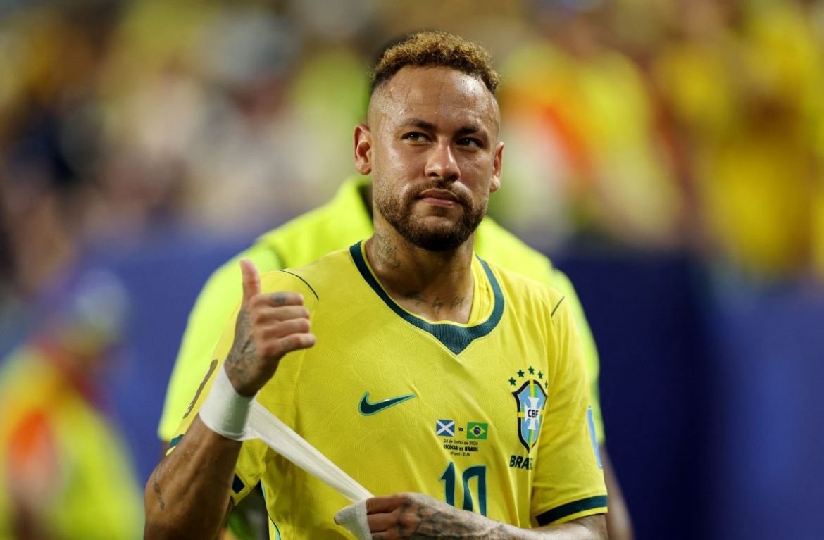 Neymar s&aacute;nh ngang Pele sau trận Scotland 0-3 Brazil