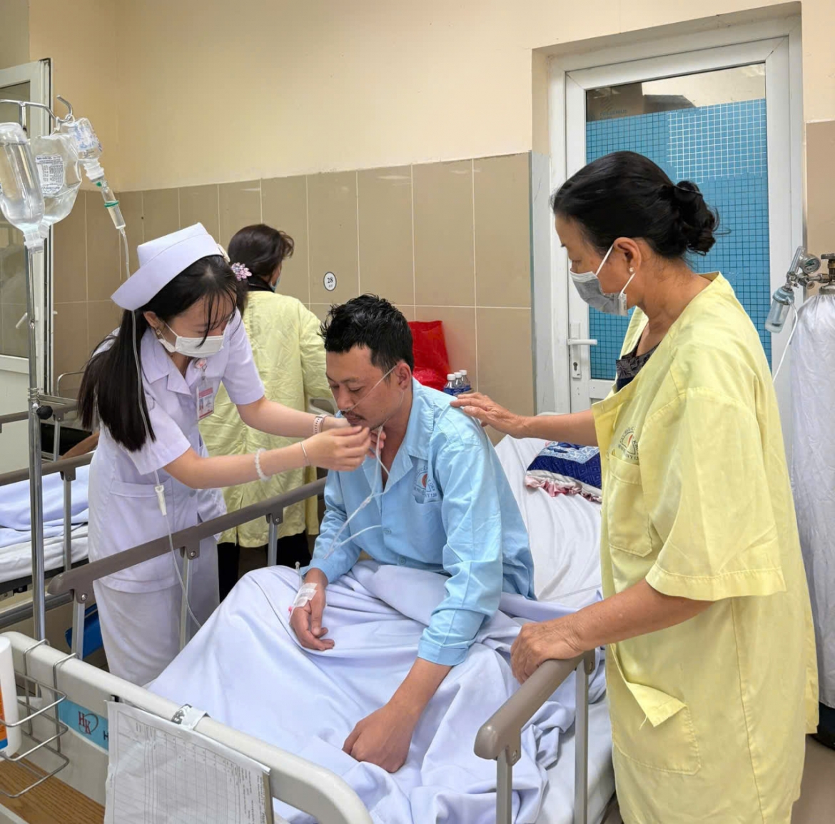mot nguoi dan vinh long bi set danh tren bai nuoi ngao duoc cuu song hinh anh 3