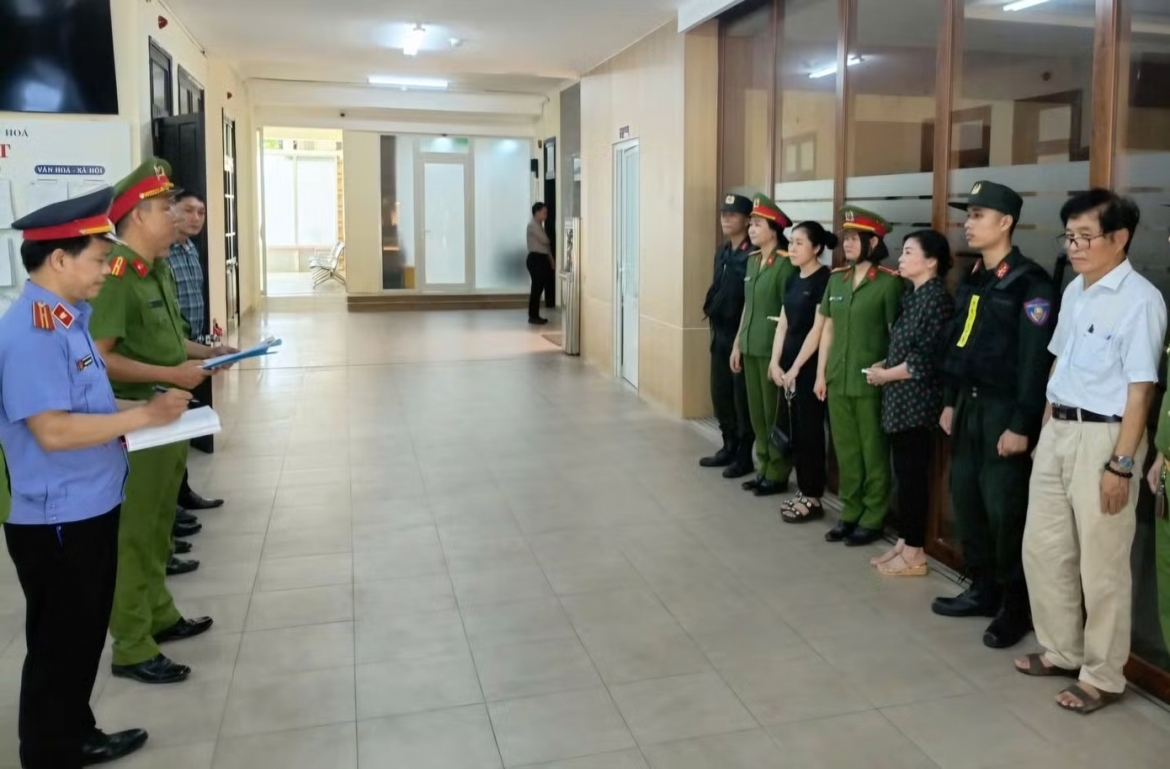 khoi to 7 bi can lien quan vu chiem doat tien chuong trinh nong thon moi hinh anh 1