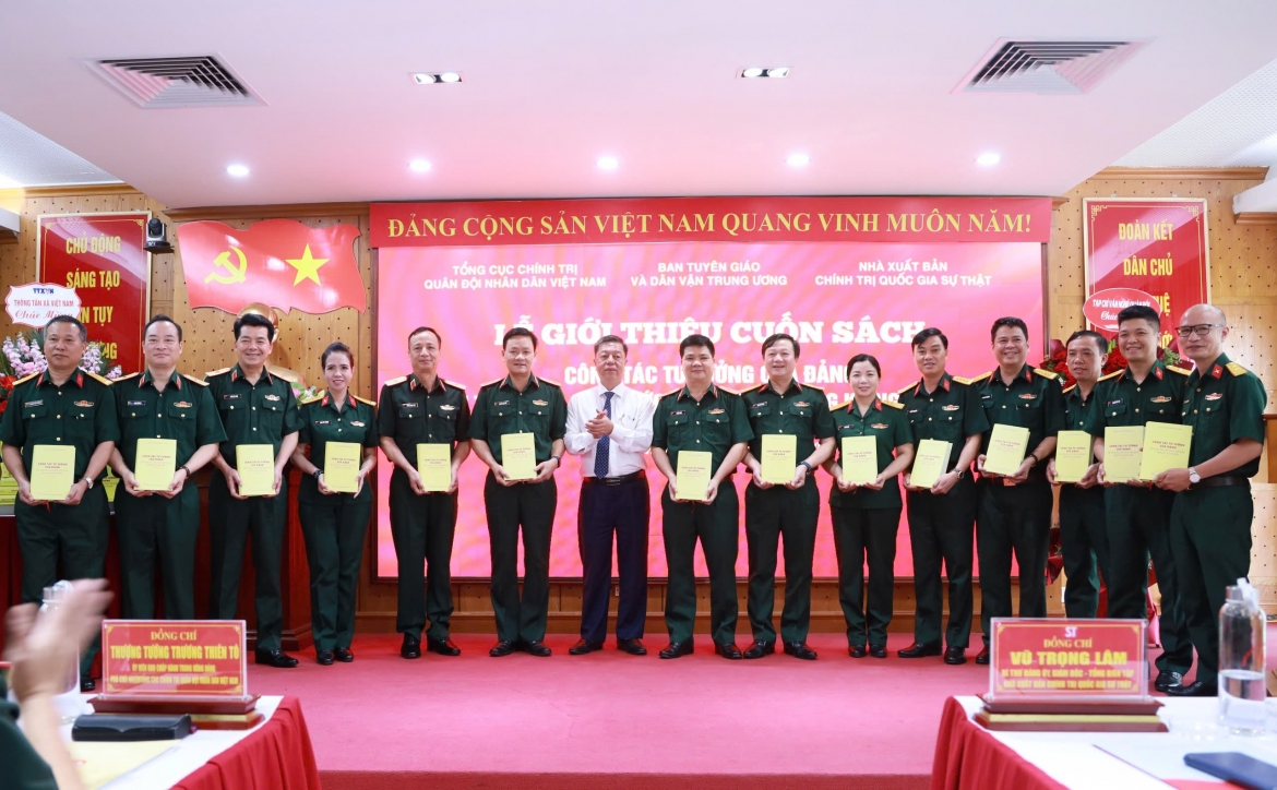 ra mắt sách của Đại tướng nguyễn trọng nghĩa về công tác tư tưởng của Đảng hình ảnh 5 ra mat sach cua Dai tuong nguyen trong nghia ve cong tac tu tuong cua Dang hinh anh 5