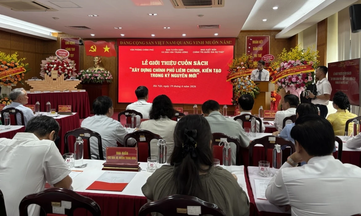 giới thiệu sách của nguyên phó thủ tướng thường trực chính phủ nguyễn hòa bình hình ảnh 2 gioi thieu sach cua nguyen pho thu tuong thuong truc chinh phu nguyen hoa binh hinh anh 2
