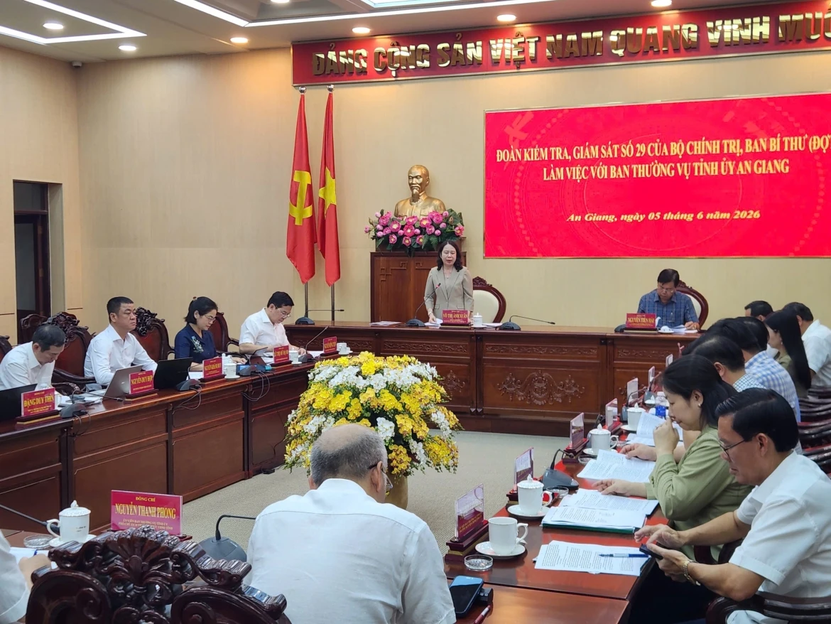 pho chu tich nuoc vo thi Anh xuan lam viec voi ban thuong vu tinh uy an giang hinh anh 1