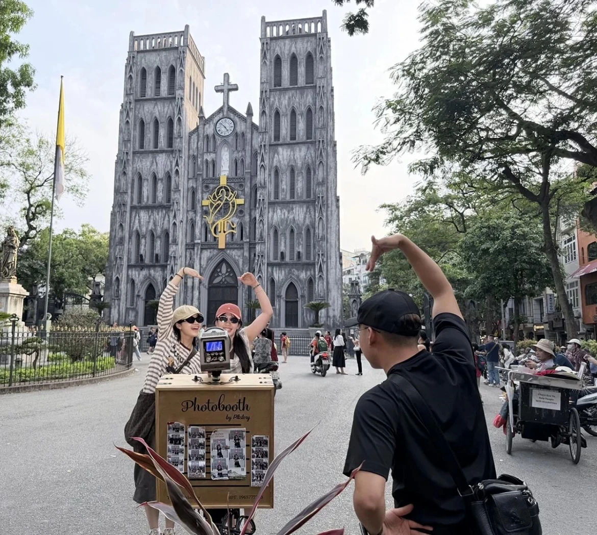 photobooth - trao luu chup anh di san thu hut gioi tre va du khach hinh anh 1