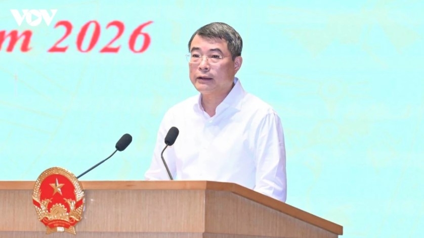 prime_minister_le_minh_hung_gives_directions_at_the_meeting.jpg