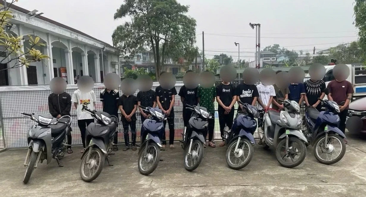 phu tho khoi to 14 doi tuong truy duoi, dap pha tai san nguoi di duong hinh anh 1