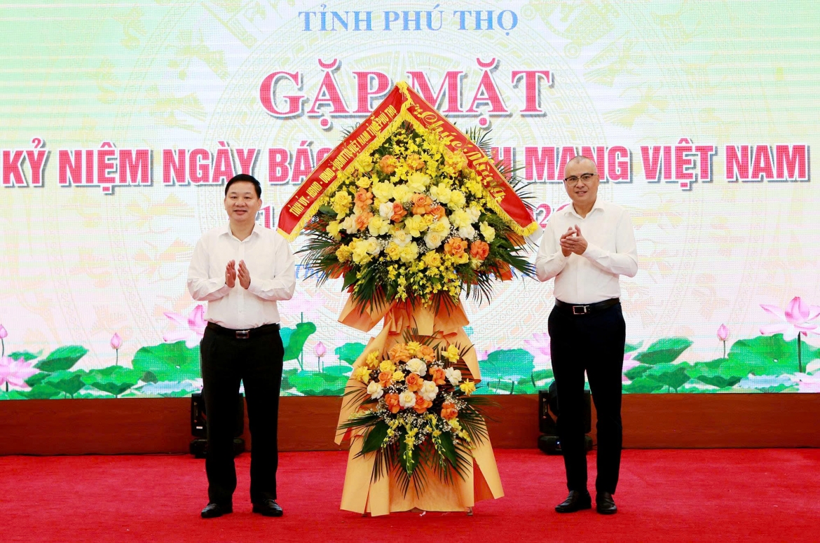 bi thu phu tho sau mot nam hop nhat, phu tho chon cach lang nghe tu co so hinh anh 3