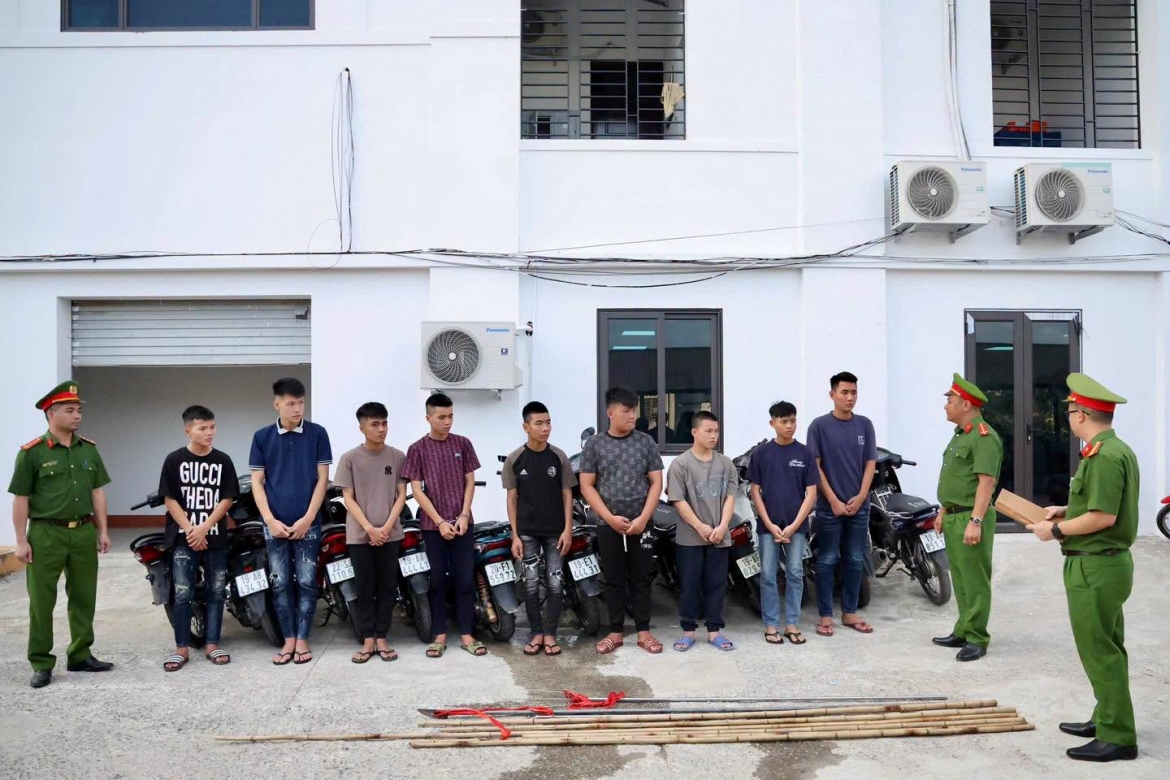 Khởi tố 10 bị can hẹn đánh nhau qua TikTok, mang hung khí gây rối ở Phú Thọ