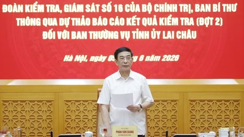 Doan kiem tra, giam sat bo chinh tri lam viec voi ban thuong vu tinh uy lai chau hinh anh 1