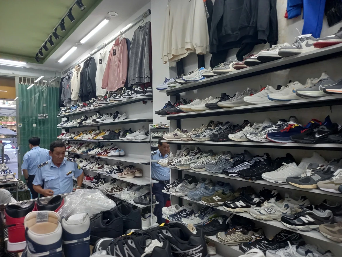 khanh hoa phat hien gan 1.000 san pham gia mao cac thuong hieu noi tieng hinh anh 2