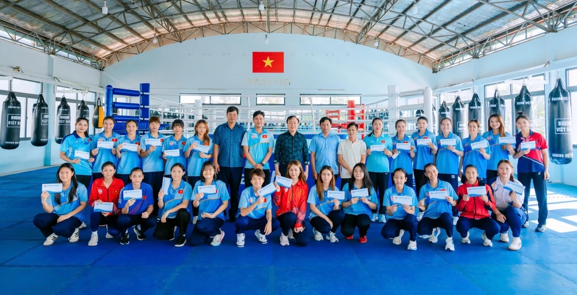 21 vo si viet nam san sang chinh chien giai boxing tre chau A hinh anh 1