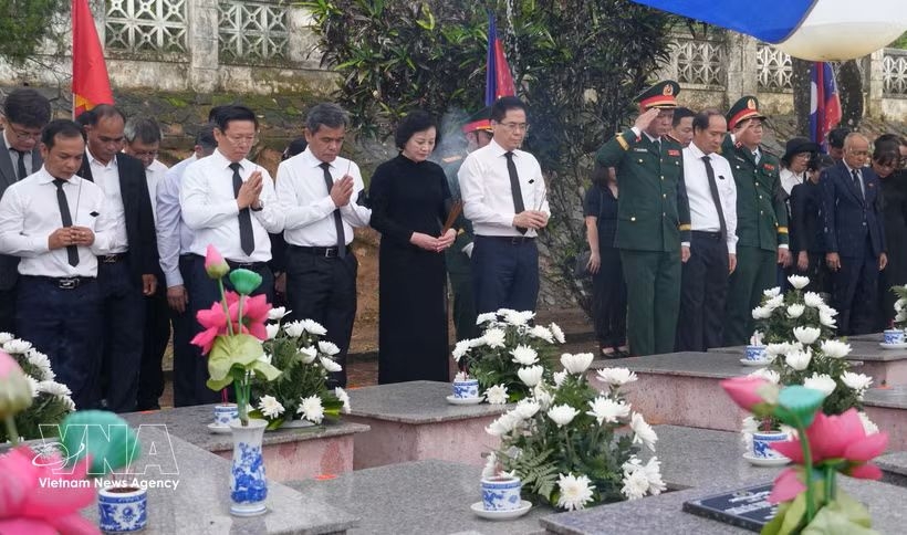 reburial ceremony for repatriated vietnamese volunteer soldiers held in quang ngai picture 1