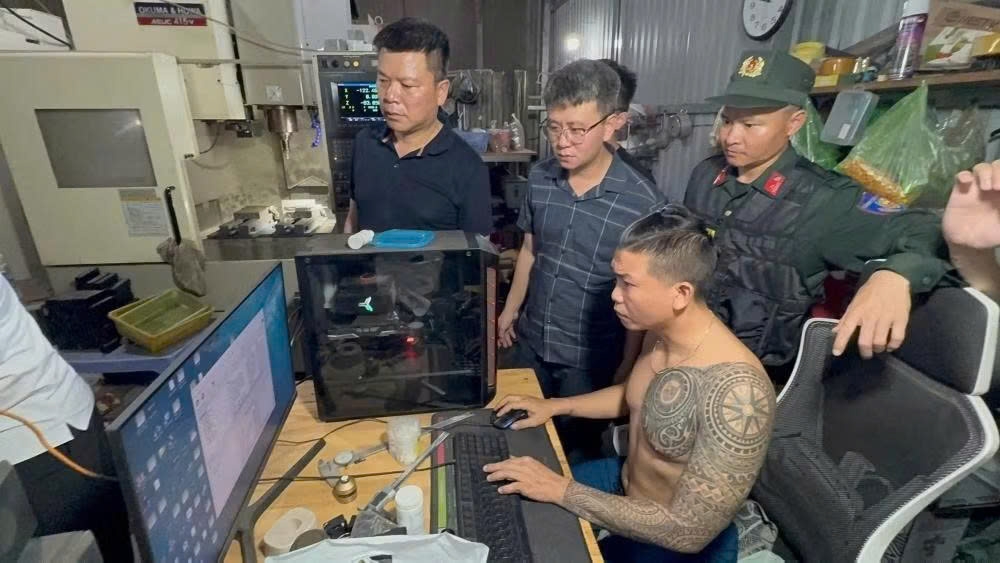 pha duong day san xuat, mua ban sung quy mo lon duoi vo boc xuong co khi dan dung hinh anh 1