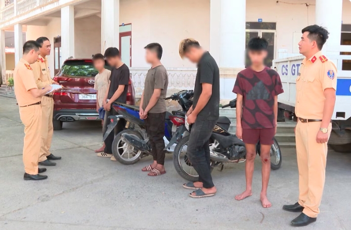 xu phat hon 80 trieu dong nhom thanh, thieu nien vi pham giao thong hinh anh 3