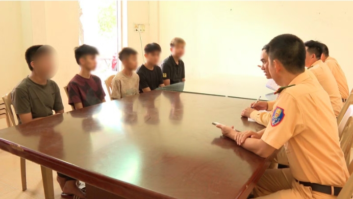 xu phat hon 80 trieu dong nhom thanh, thieu nien vi pham giao thong hinh anh 4