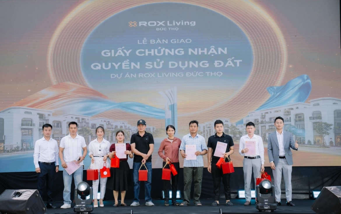ROX Living Đức Thọ trao sổ hồng, khẳng định vị thế tâm điểm phồn vinh
