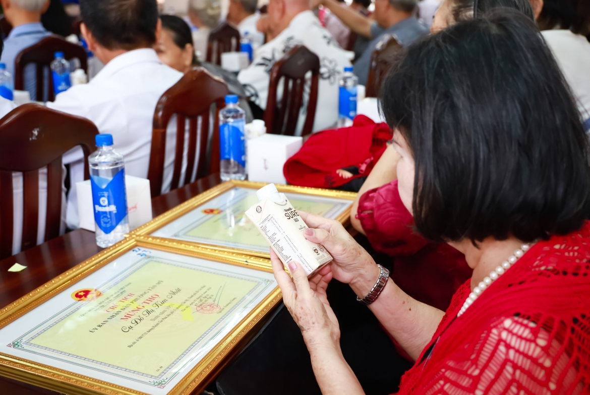 vinamilk don the he dong nien tham quan nha may hinh anh 7