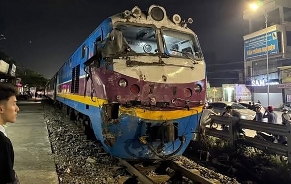 nguyen nhan vu va cham kinh hoang giua xe tai va tau hoa o thuong tin, ha noi hinh anh 1