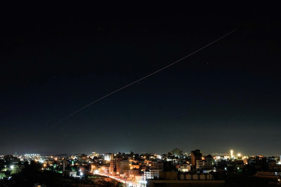 israel doa tan cong toan luc chong iran neu bi khieu khich hinh anh 1