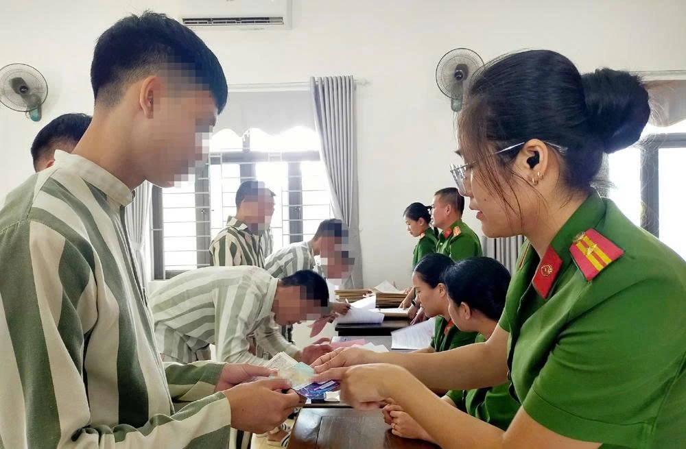 64 pham nhan trai giam thanh cam duoc dac xa, mo canh cua tro ve cong dong hinh anh 2